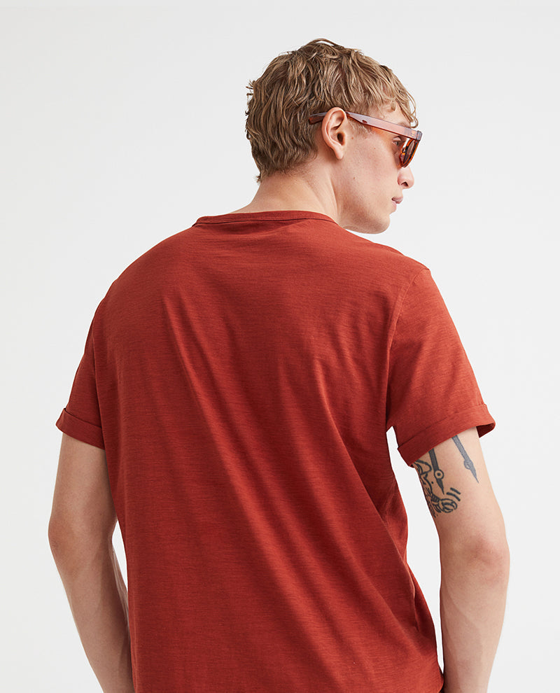 Regular round neck
