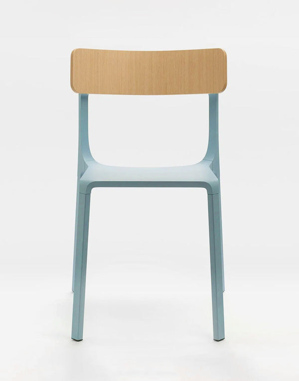 Modern ruelle chair