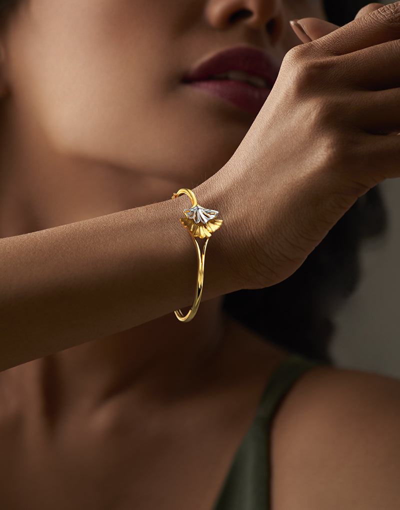 Sansa oval bangle