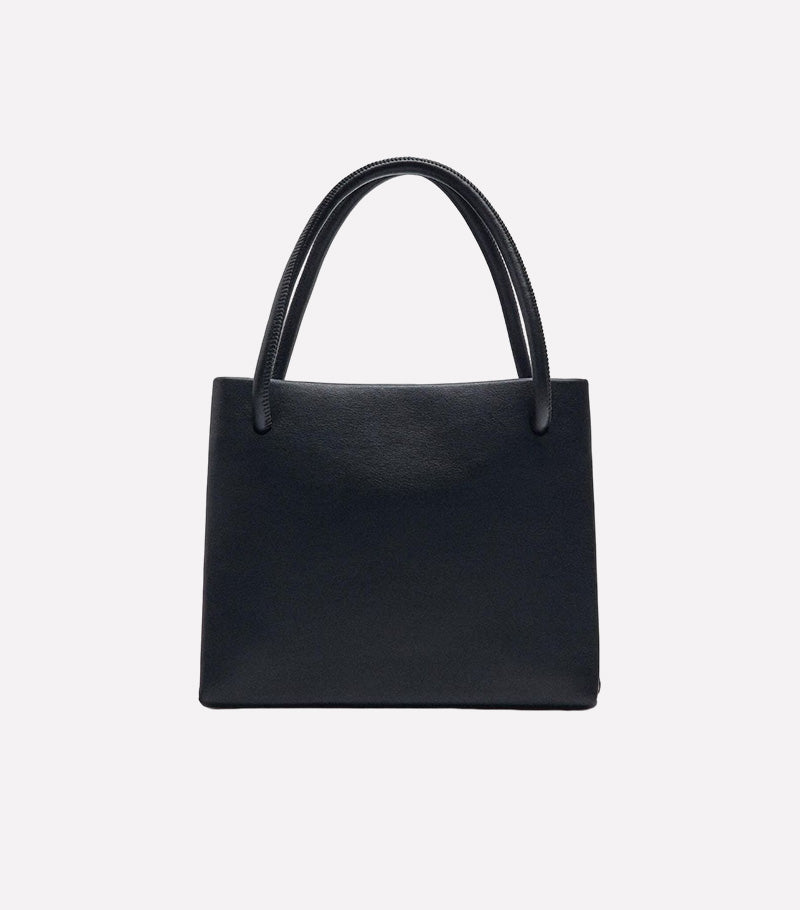 Shoulder bag with chain