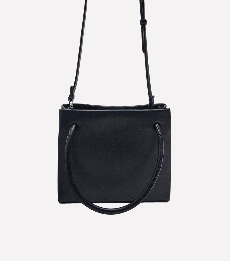 Shoulder bag with chain